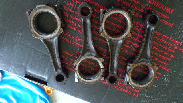 l16 conrods (Custom).JPG